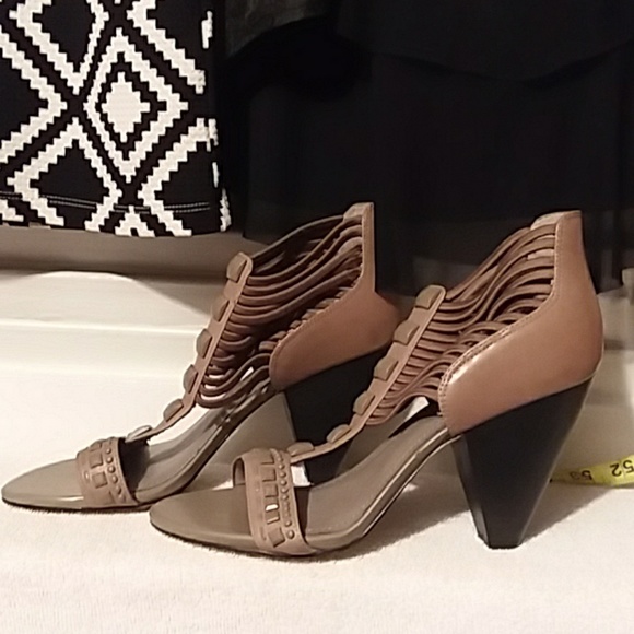 VINCE Camuto Heels - Picture 8 of 8